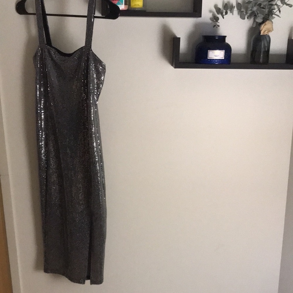 SUPER Flattering Body Con GunMetal sparkle dress